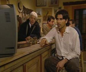 Puzzle de Leandro ve el programa de tv.