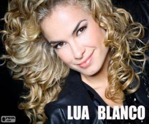 Puzzle de Lua Blanco, es una actriz y cantante brasileña