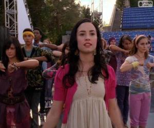 Puzzle de Mitchie Torres en un ensayo