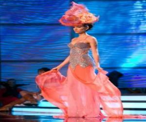 Puzzle de Modelo con vestido de fantasía para fiesta 