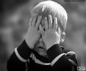 Puzzle de Niño tapándose los ojos