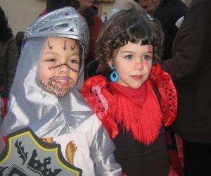 Puzzle de Niño y niña disfrazados por carnaval