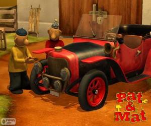 Puzzle de Pat y Mat junto a su coche