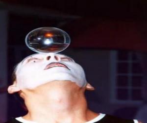 Puzzle de Payaso haciendo malabarismos o juegos malabares