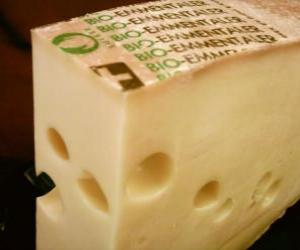 Puzzle de Pieza entera abierta de queso tipo gruyer o emmental