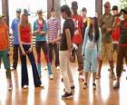El cantante Shane Gray (Joe Jonas) dando una clase de baile