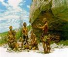 Grupo de hombres de Neanderthal bajo la protección de un abrigo rocoso, los individuos realizando distintas actividades: unos tallando piedras, otros preparando la caza