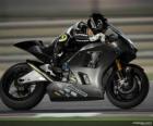 Marco Melandri pilotando su moto GP