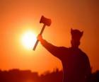 Vikingo armado con un hacha
