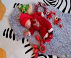 Niño soñando con ilusión durante la noche de Nochebuena