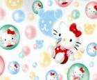 Hello Kitty jugando a hacer pompas de jabón o burbujas