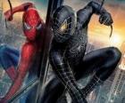 Spiderman con el traje negro una combinación de él mismo (y su traje) junto con el simbionte negro venido del espacio 