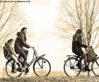 Familia en bicicleta