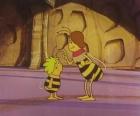 La señorita Cassandra, profesora en la escuela de las abejas dando unos consejos a Maya