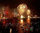 Fuegos artificiales en la celebración del Fin de Año en Hong Kong  