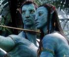 El avatar na'vi de Jake y Neytiri preparados para lanzar una flecha