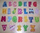 Letras mayúsculas de colores, abecedario completo