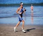 Triatleta en la parte de atletismo