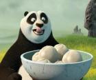 Kung Fu Panda quiere comerse unos panecitos hechos de arroz