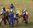 Soldados luchando con las espadas y los escudos