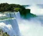 Cataratas del Niágara, cascadas voluminosas en la frontera entre Canadá y Estados Unidos