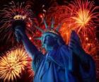 La Estatua de la Libertad, monumento en una isla del río Hudson cerca de Manhattan en Nueva York
