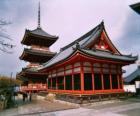 Templo japonés en Kiyomizu-dera, en la antigua ciudad de Kioto, Japón