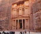 Al-Khazneh o La Tesoreria, el edificio más conocido de Petra, importante centro arqueológico en Jordania