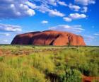 El inmenso monolito de Uluru, Parque Nacional de Uluru-Kata Tjuta, Australia.