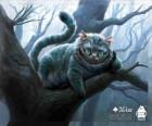 El Gato Risón descansando sobre la rama de un árbol