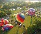 Vista aérea de un festival de globos aerostáticos