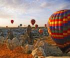 Globos aerostáticos en el paisaje