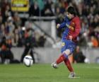 Lionel Messi chutando un balón