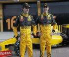 Robert Kubica y Vitaly Petrov, pilotos de la escuderia Renault F1