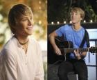 Sterling Knight es un actor y cantante americano.