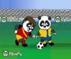 Dos pandas de Panfu, jugando al fútbol