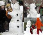 Niños jugando con un muñeco de nieve