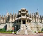 Templo de Ranakpur, el templo jainista más grande de la India. Templo construido en mármol