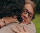 Patito y Leandro se encuentran, los dos lloran y se abrazan.
