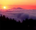 Puesta de sol en la montaña