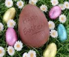 Huevo de Pascua sobre la hierba