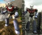 Mazinger Z, en dos imágenes una en el campo y la otra en la ciudad
