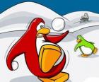 Pingüinos haciendo una guerra de nieve en el Club Penguin