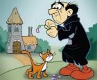 El malvado brujo Gargamel y su gato Azrael, los enemigos de los pitufos