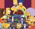La familia Simpson en el día de Acción de Gracias donde la famili se reúne para comer