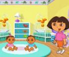 Dora la exploradora cuidando a dos bebes