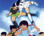 Jugadores de fútbol en un partido de Captain Tsubasa