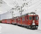 Tren, en un paisaje totalmente cubierto de nieve