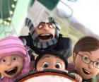 Las niñas y Gru se divierten en el parque de atracciones