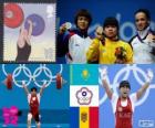 Podio Halterofilia 53 kg femenino, Zulfiya Chinshanlo (Kazajistán), Hsu Shu-Ching (China Taipei) y Cristina Iovu y Cristina Iovu (Moldavia) - Londres 2012 -